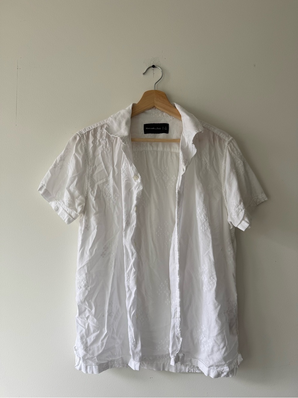 White Short-Sleeve Embroidered Men's Shirt - Unbranded